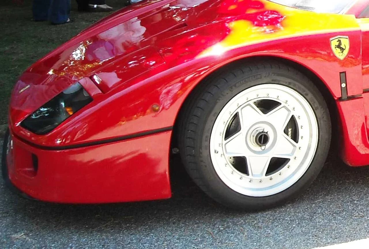 Tubular chassis and Kevlar panels: the F40’s structural revolution